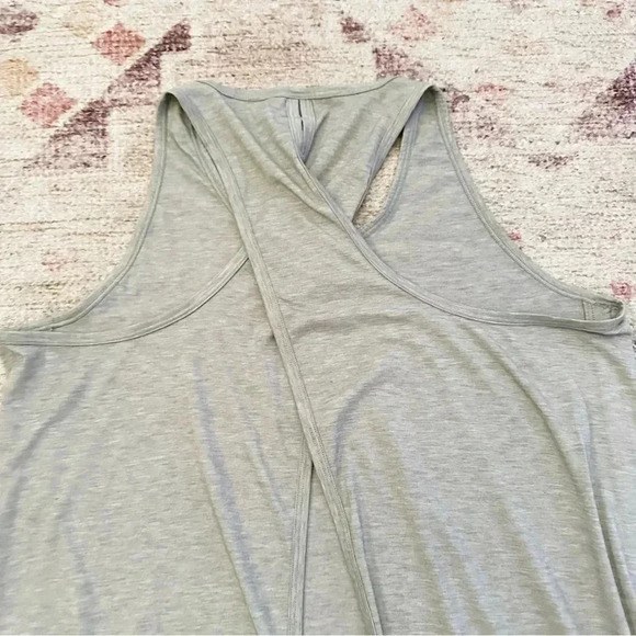 Athleta Essence Tie Back Racerback Tank Top Size M Exercise Athletic Yoga - Picture 16 of 16